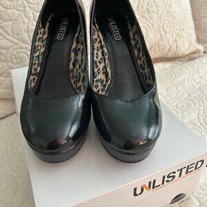 Kenneth Cole Black Pumps